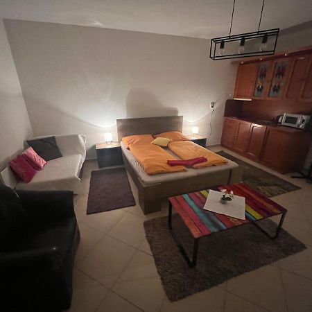 Monelly Apartman Komárno Eksteriør bilde
