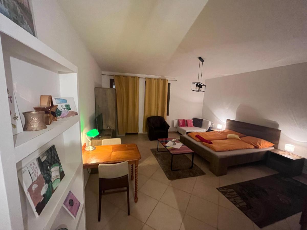 Monelly Apartman Komárno Eksteriør bilde